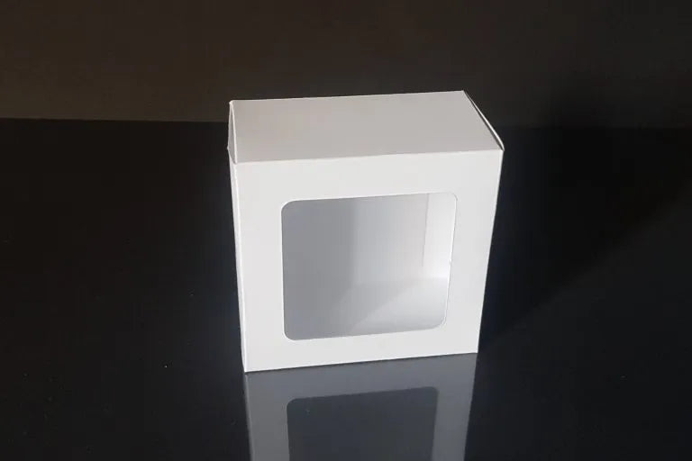 Cutie cu fereastra-alb 8x8x4 cm