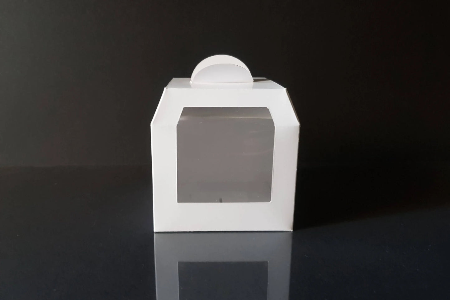 Cutie albă cu fereastră - 9x9x7 cm